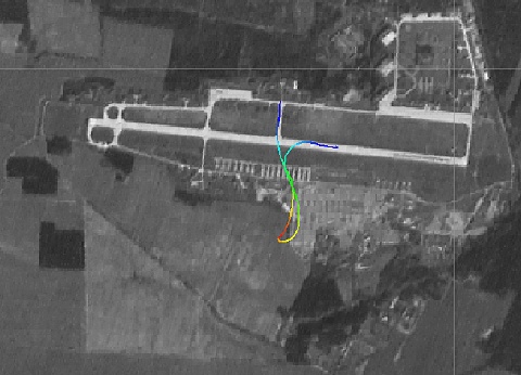 tracklog (farbig) auf Satellitenbild vom Flugplatz